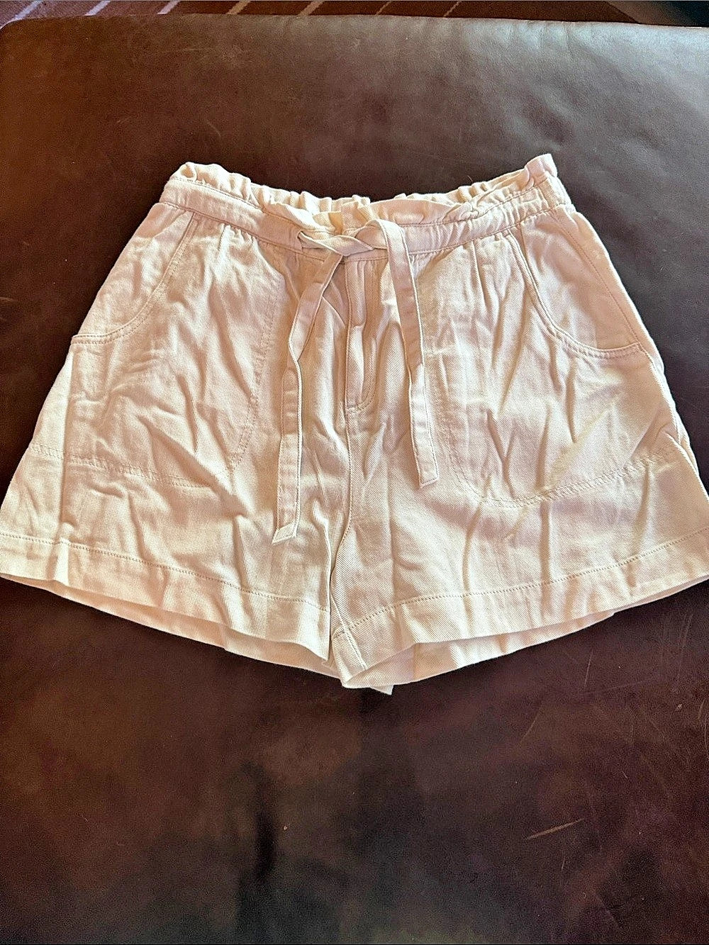 Old Navy Women's Cotton Shorts in Cream Size Large Like New